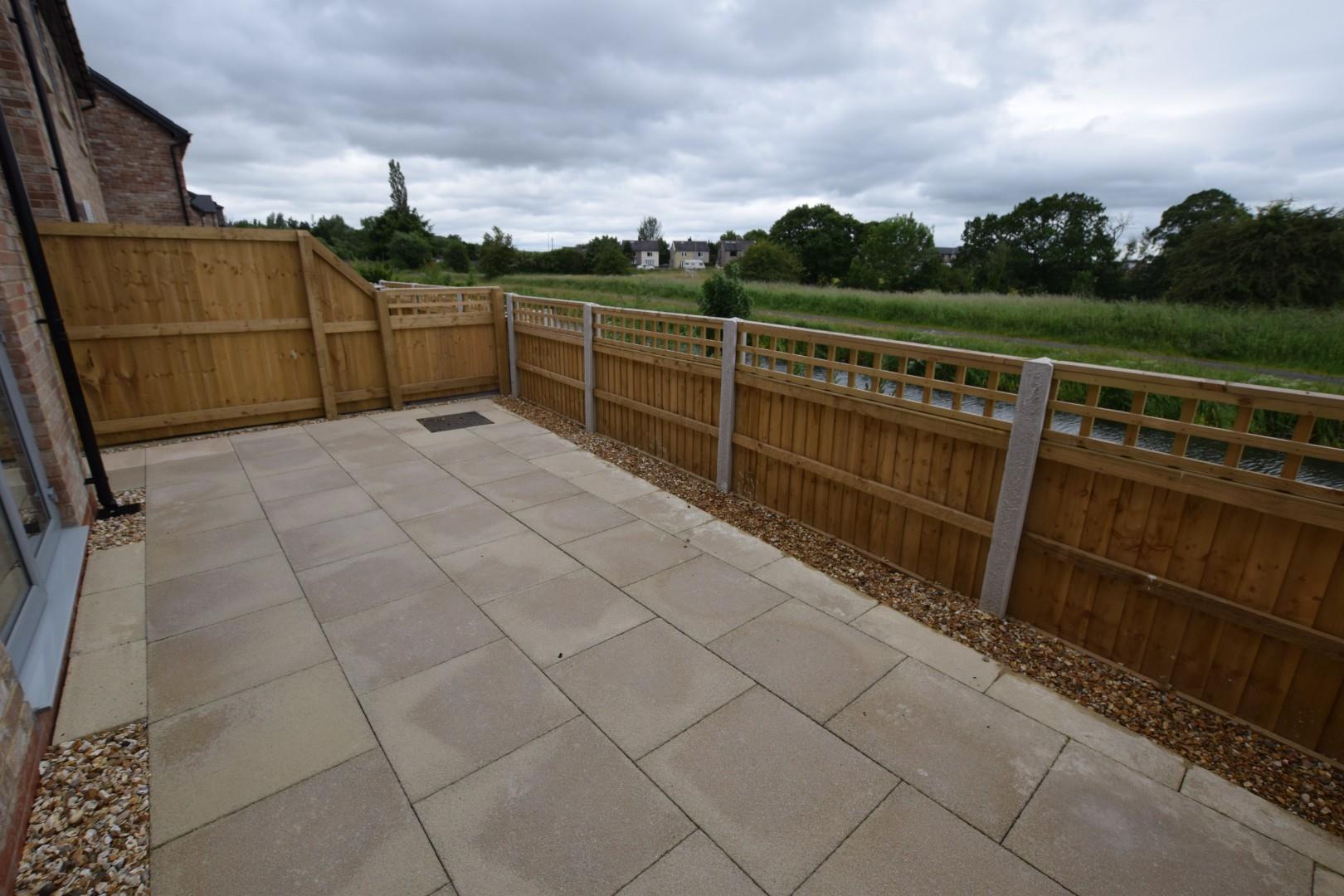 3 bedroom Semi-Detached Let Agreed
