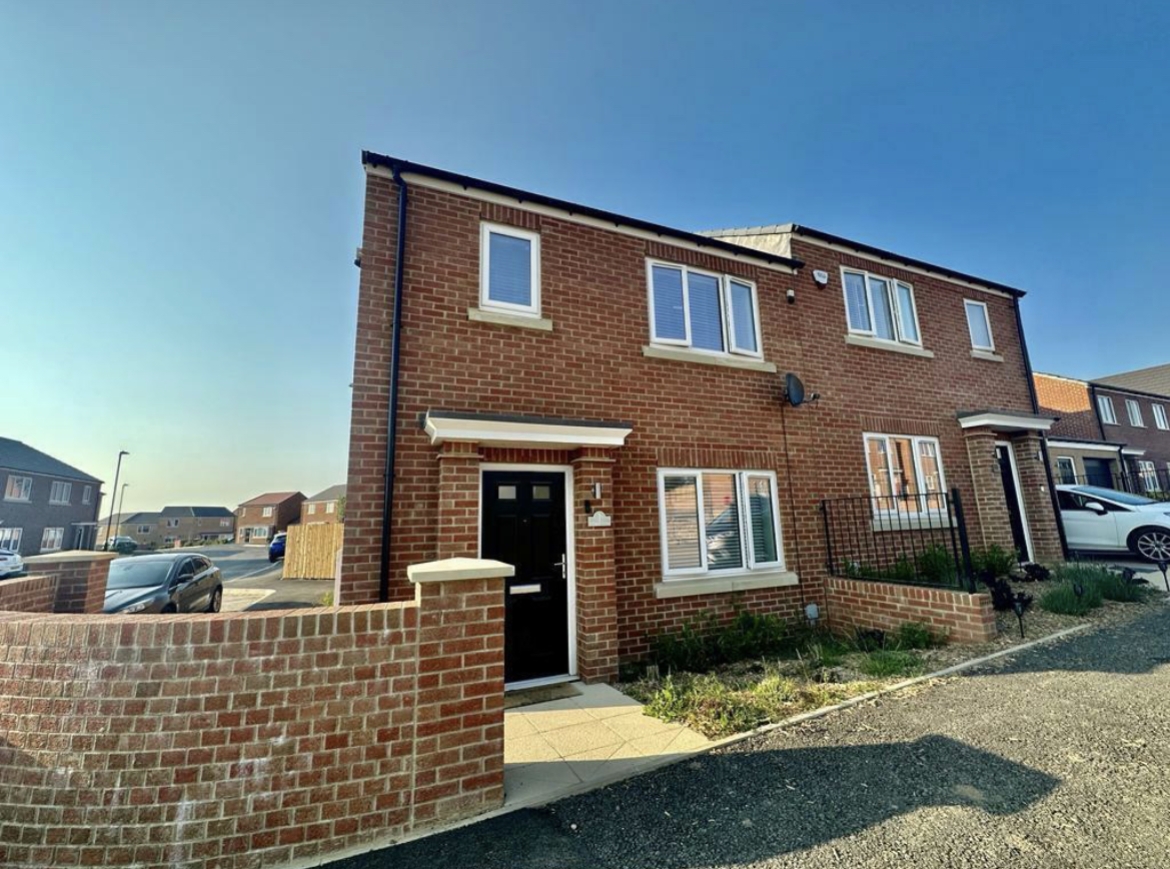 3 bedroom Semi-Detached For Sale