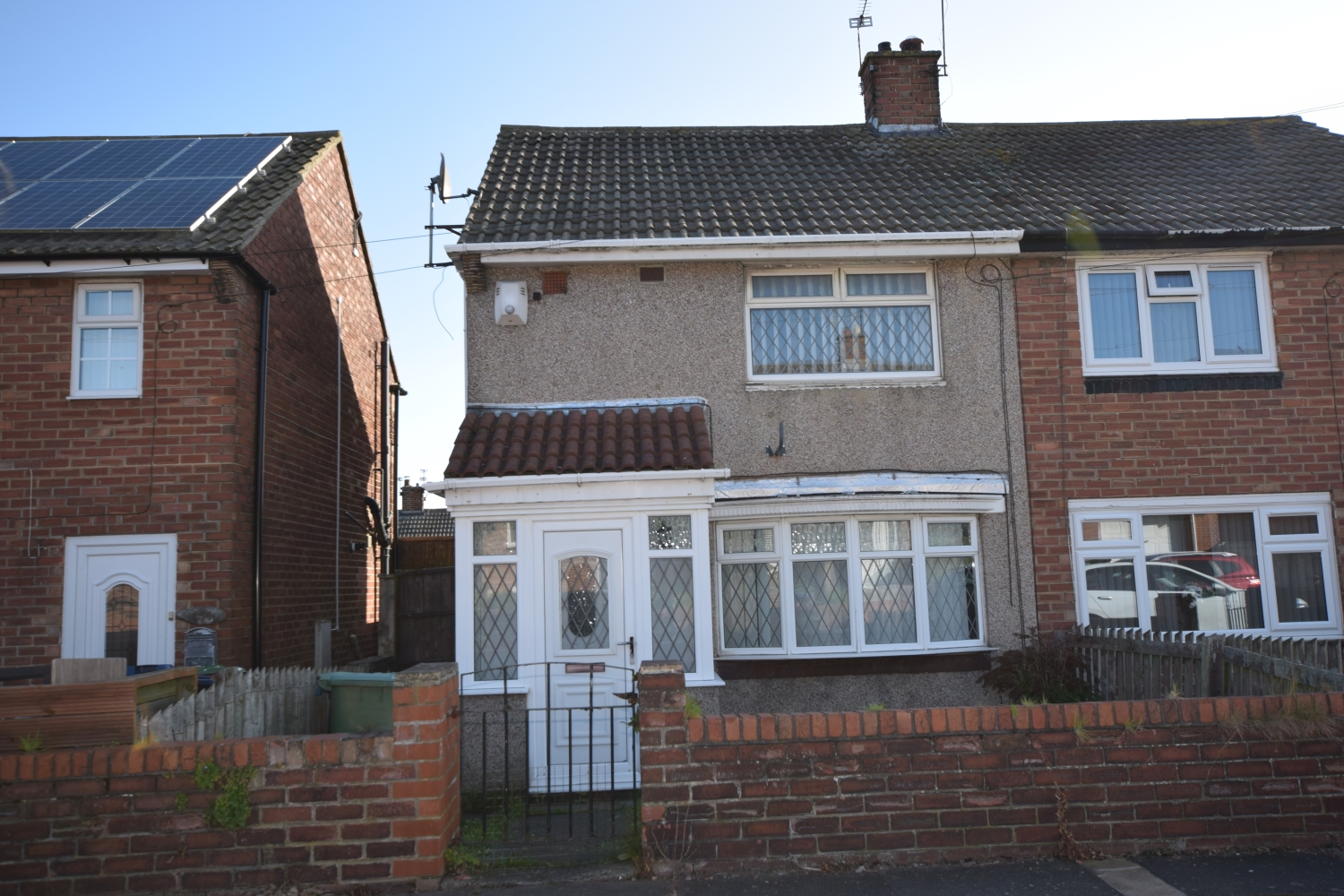 2 bedroom Semi-detached house Under Offer