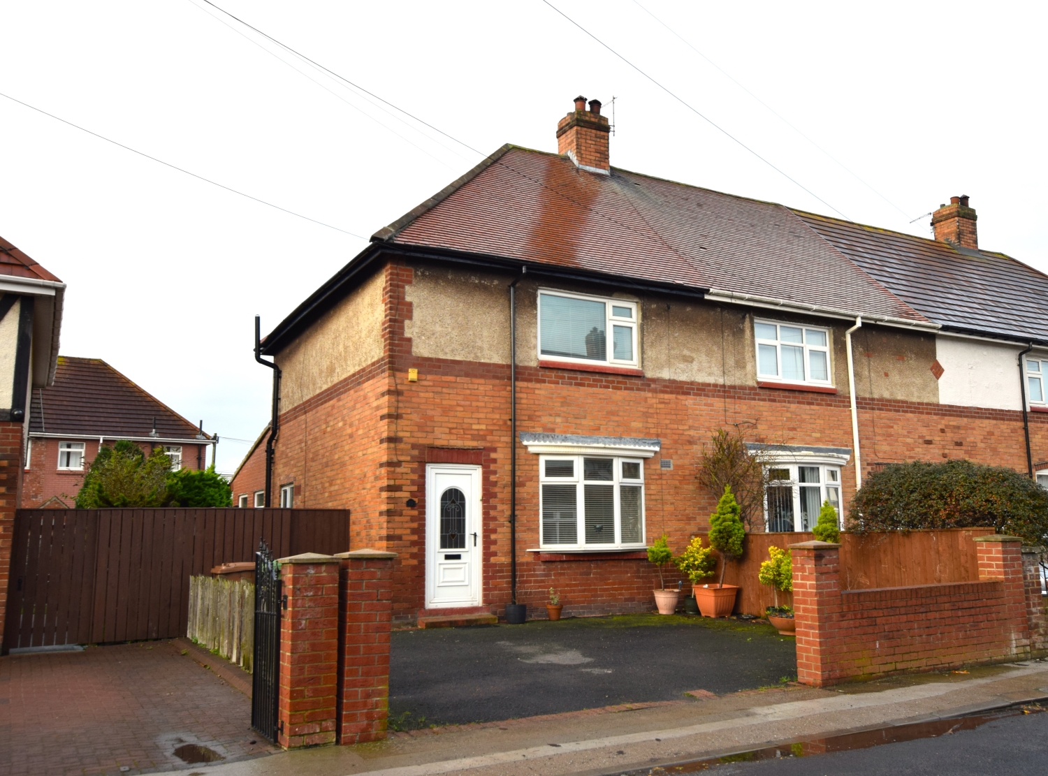 2 bedroom Terraced For Sale