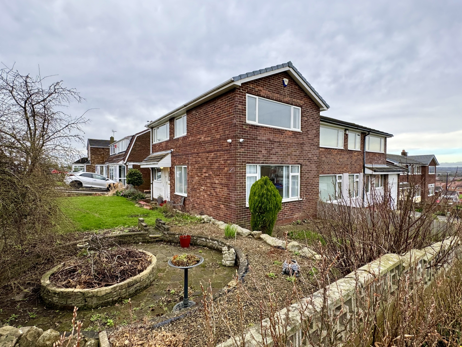 3 bedroom Semi-detached house SSTC