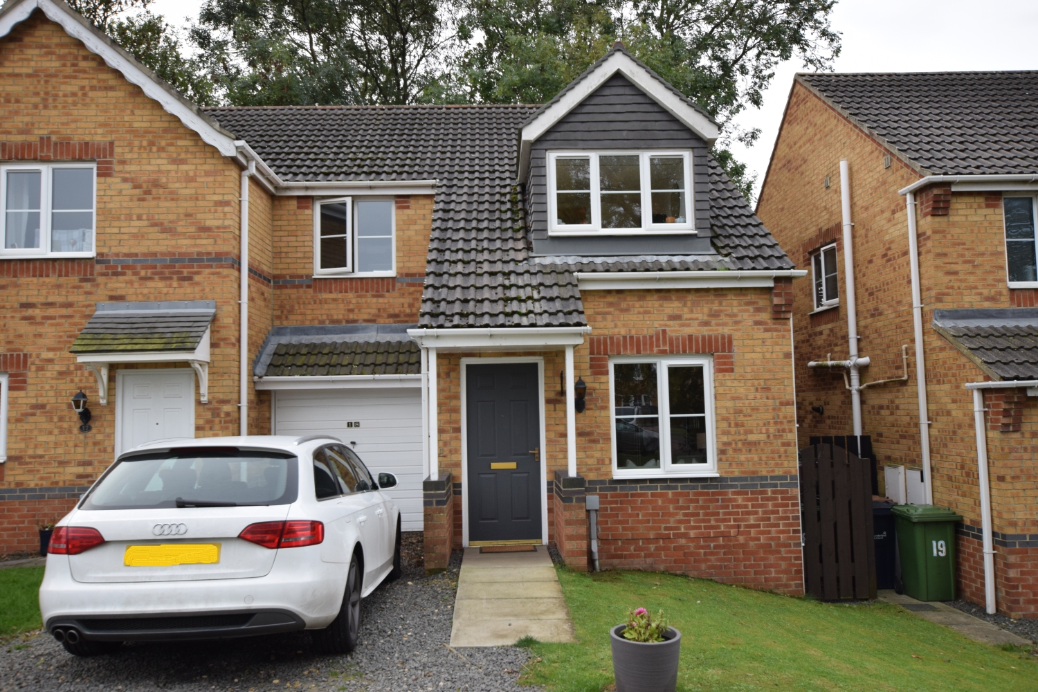 3 bedroom Semi-Detached Under Offer