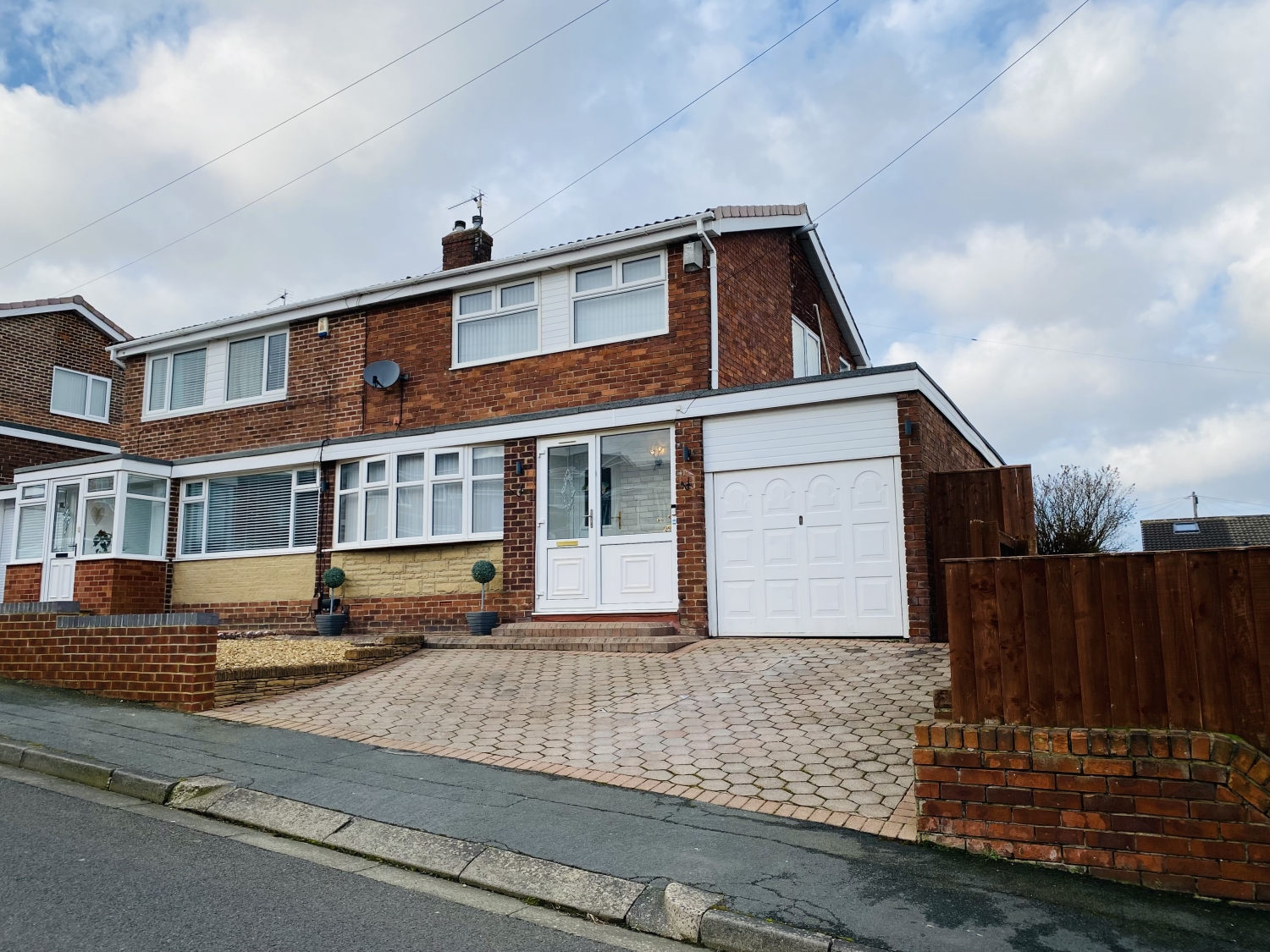 3 bedroom Semi-Detached Under Offer
