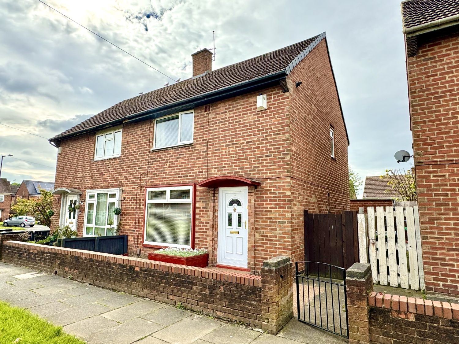 2 bedroom Semi-Detached For Sale