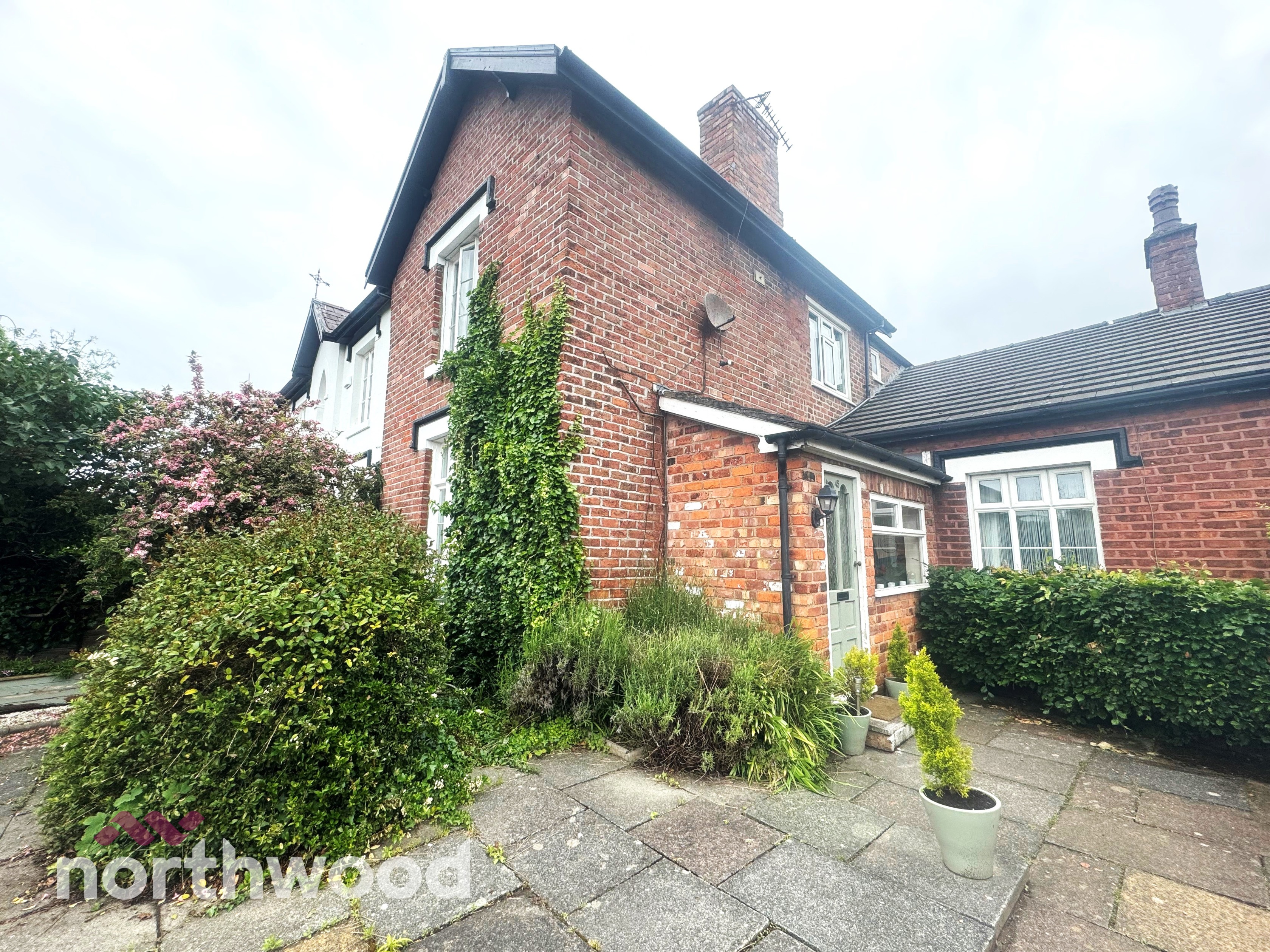 2 bedroom Terraced House SSTC