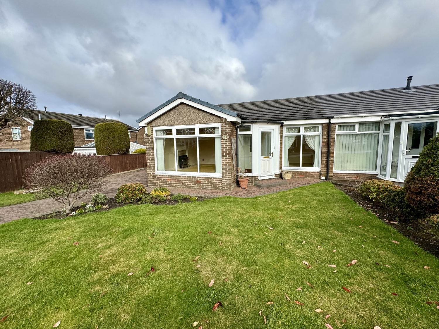 2 bedroom Semi-detached house Under Offer