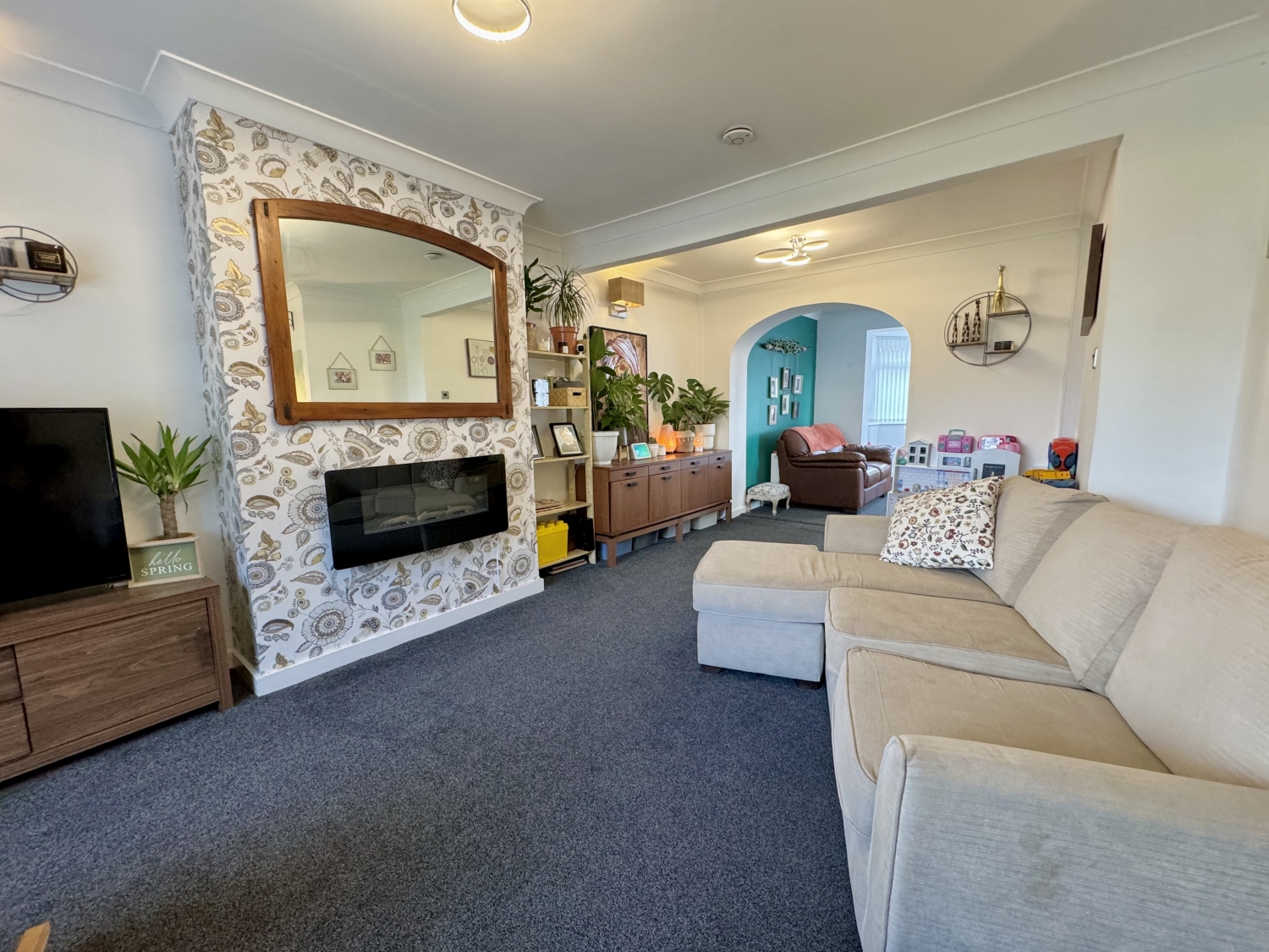3 bedroom Semi-Detached For Sale