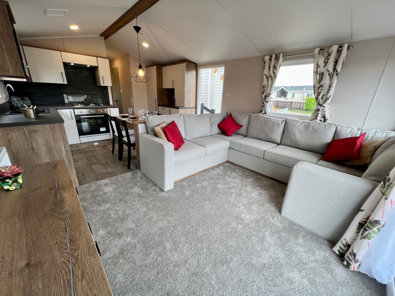 2 bedroom Static Home For Sale