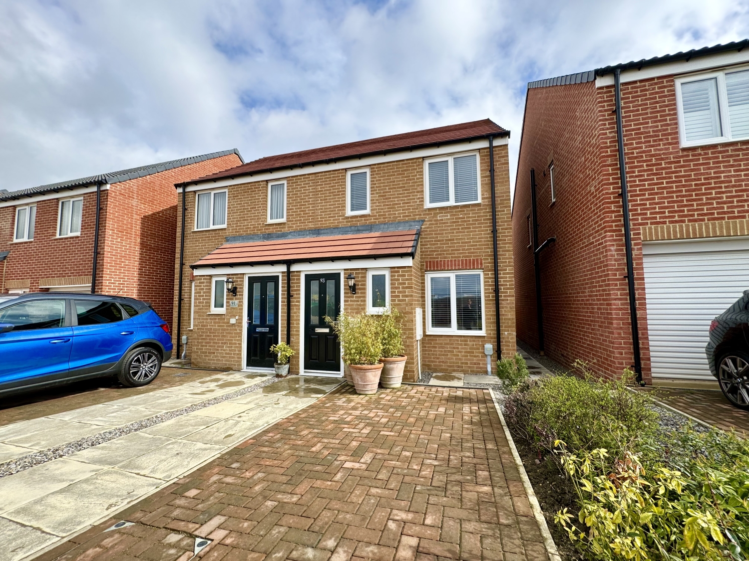 2 bedroom Semi-Detached Under Offer