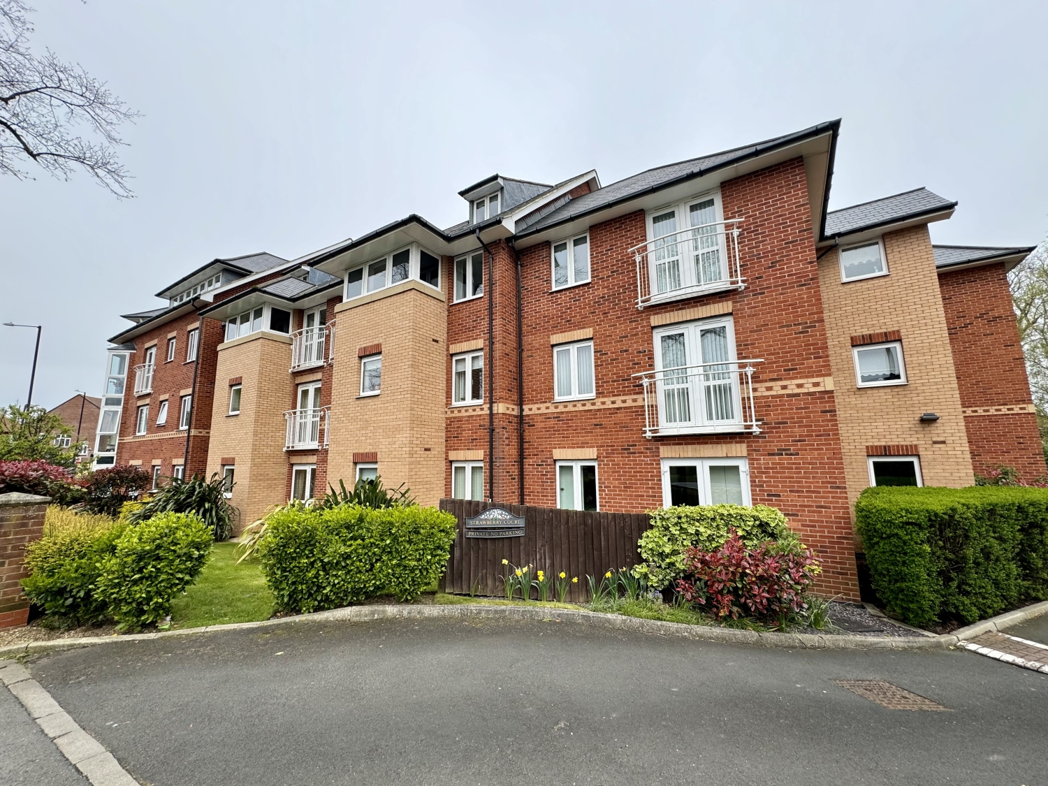 2 bedroom Apartment For Sale
