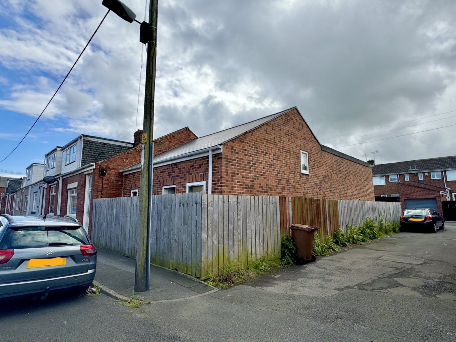2 bedroom Terraced For Sale