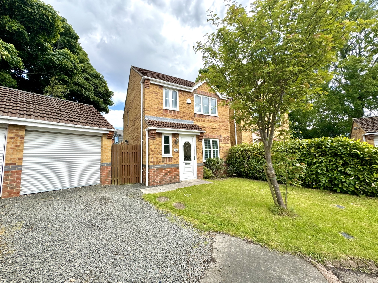 3 bedroom Detached Under Offer