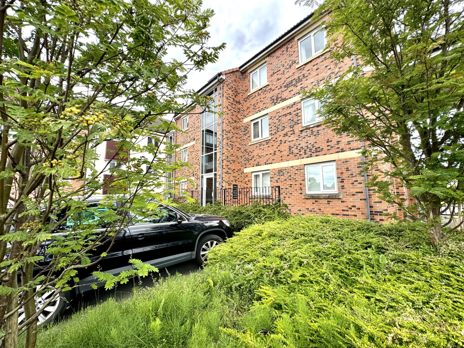 2 bedroom Apartment For Sale