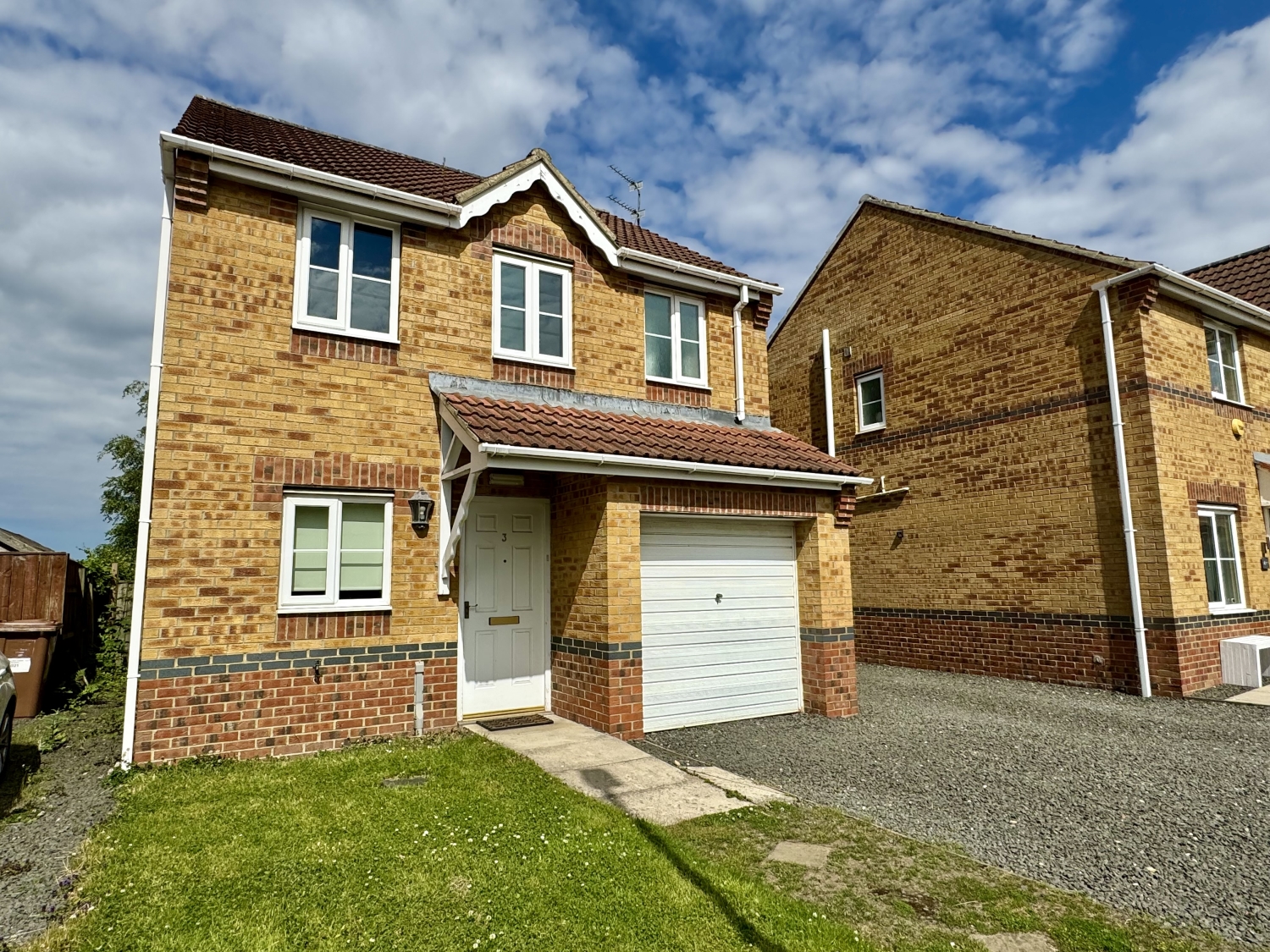 3 bedroom Detached Under Offer