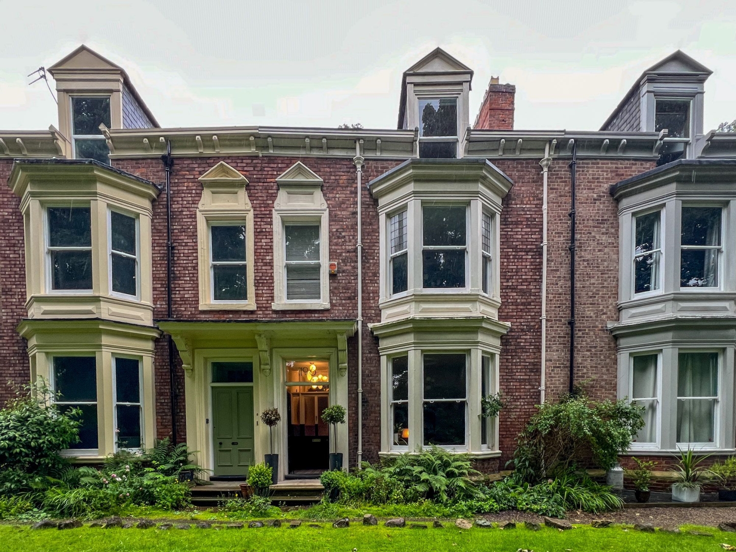 6 bedroom Terraced Under Offer