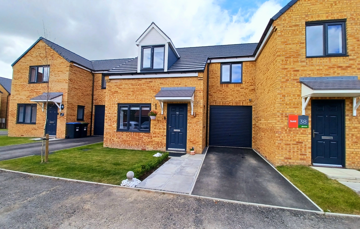 3 bedroom Semi-Detached For Sale