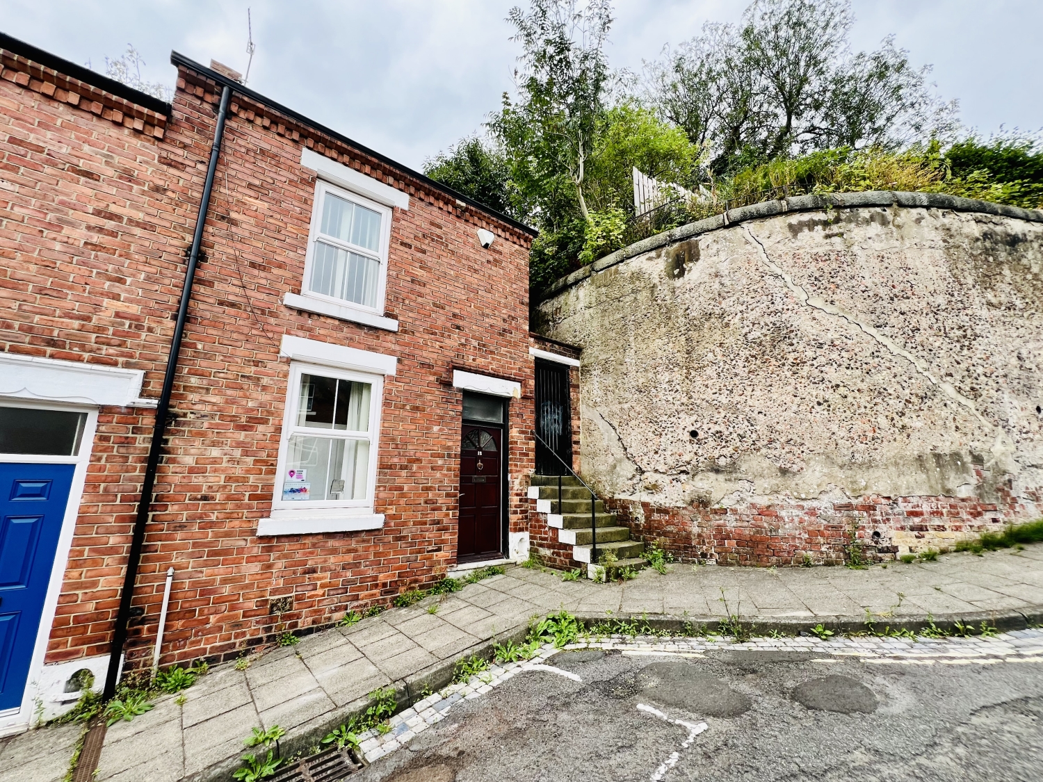 3 bedroom Terraced For Sale