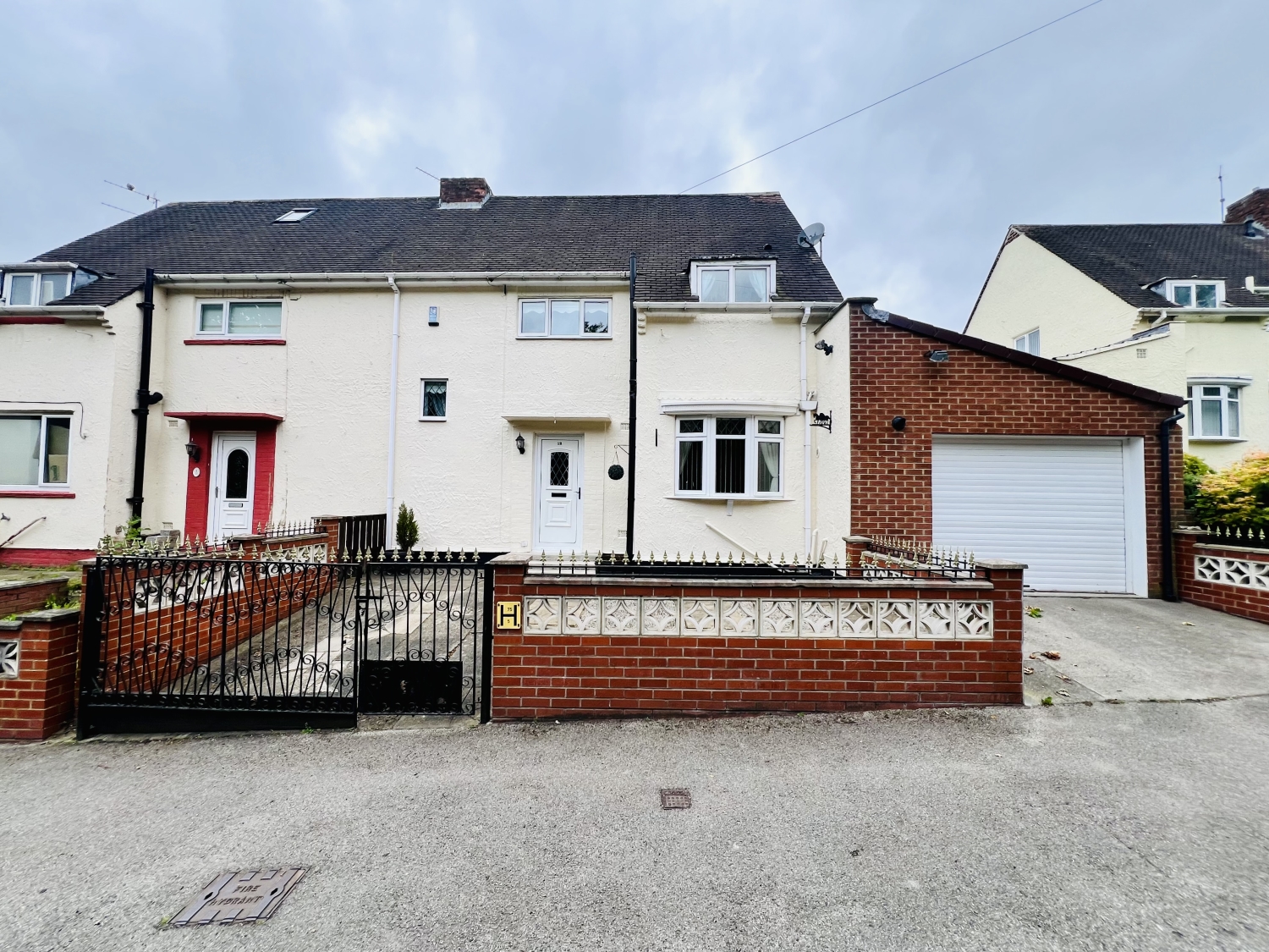 3 bedroom Semi-Detached Under Offer