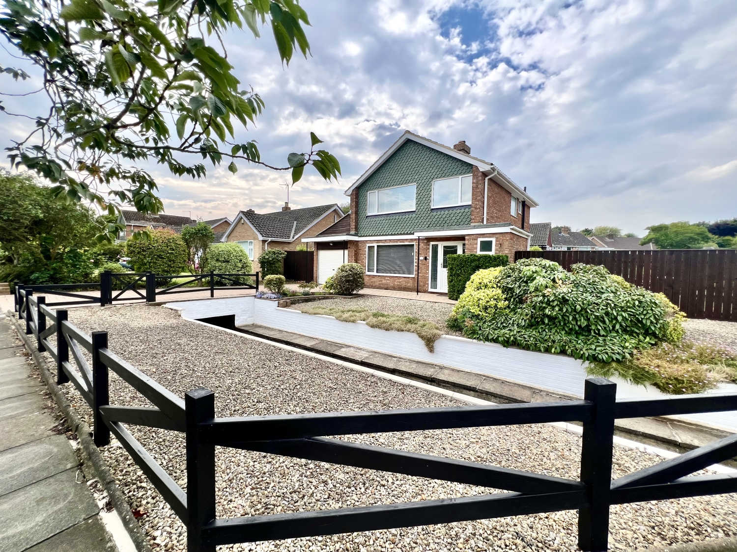 3 bedroom Detached Under Offer