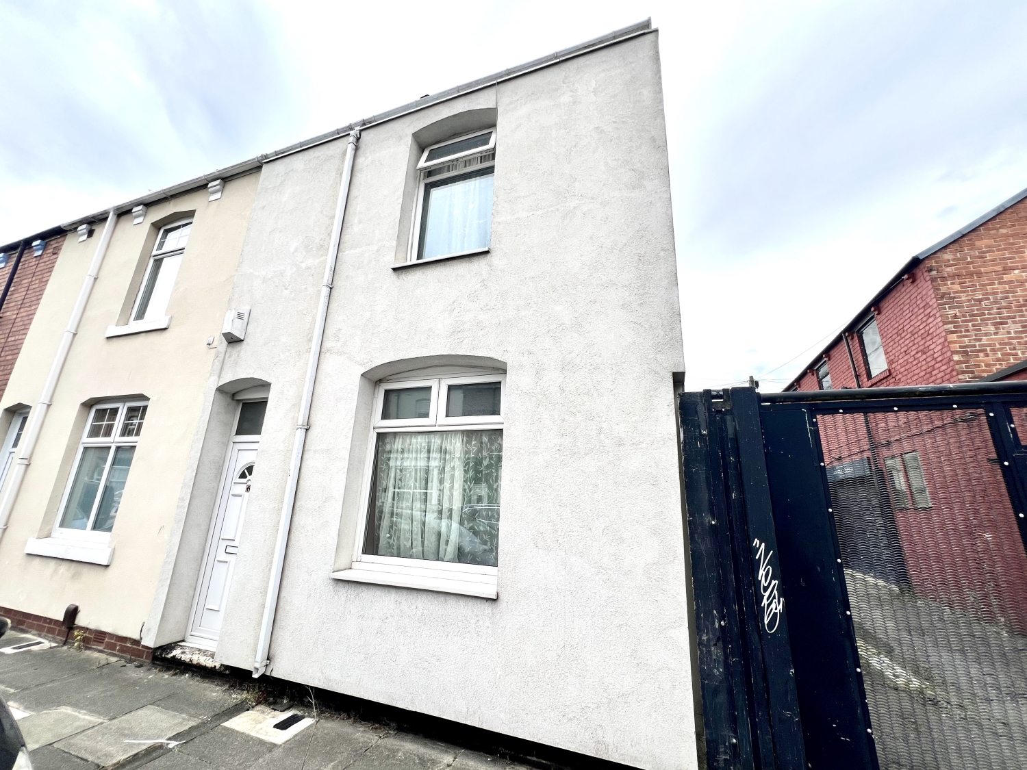 2 bedroom Terraced For Sale