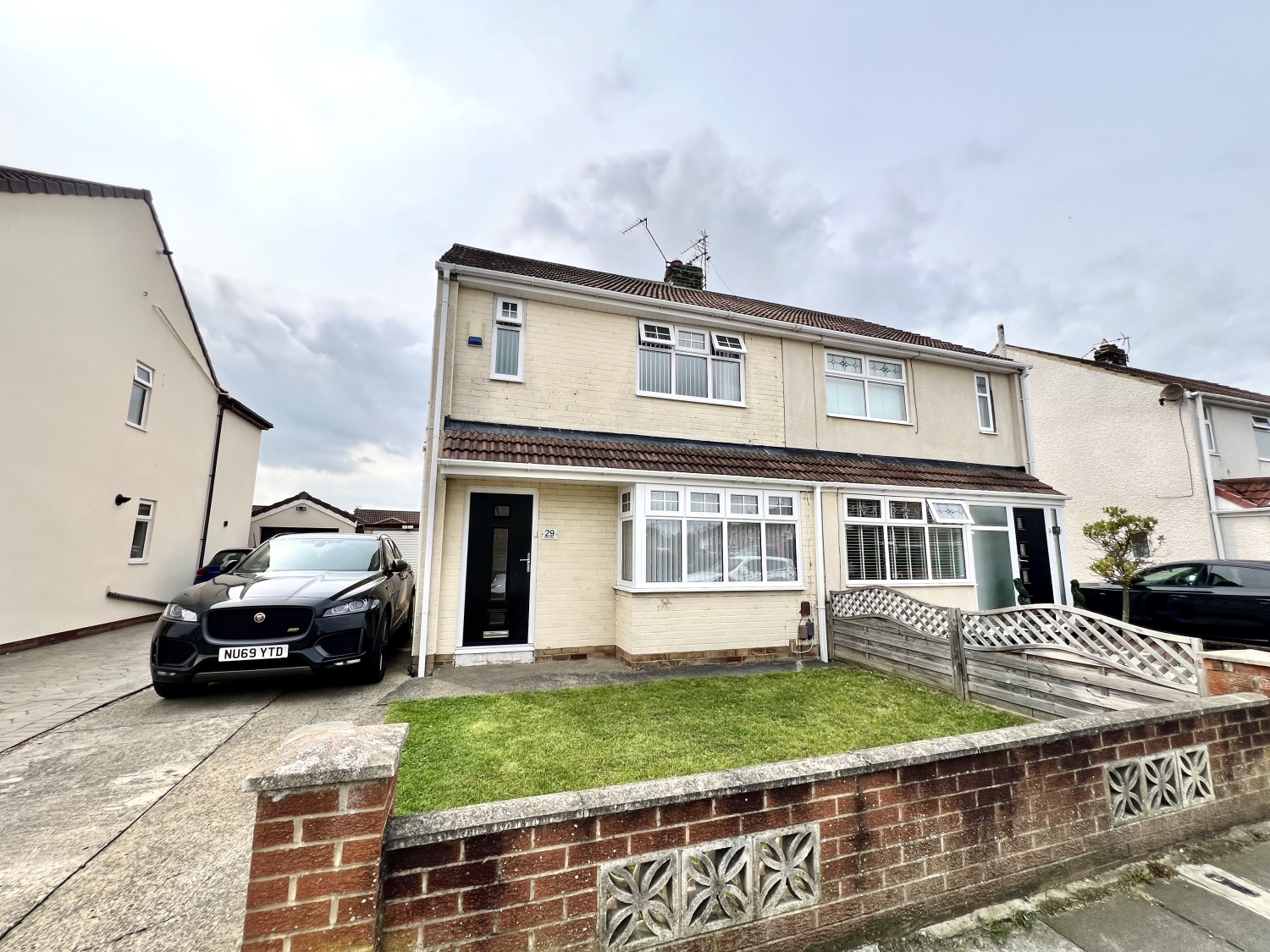 3 bedroom Semi-Detached For Sale