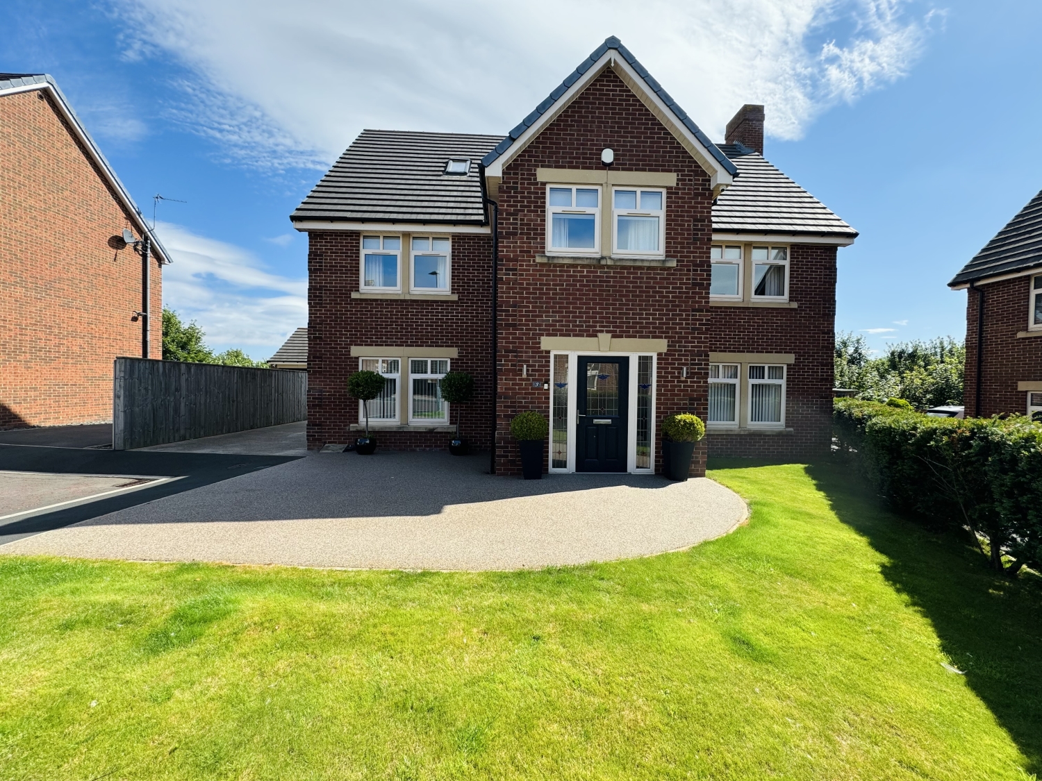 6 bedroom Detached For Sale