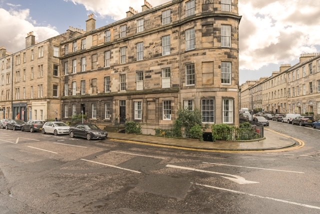 3 bedroom Apartment To Let