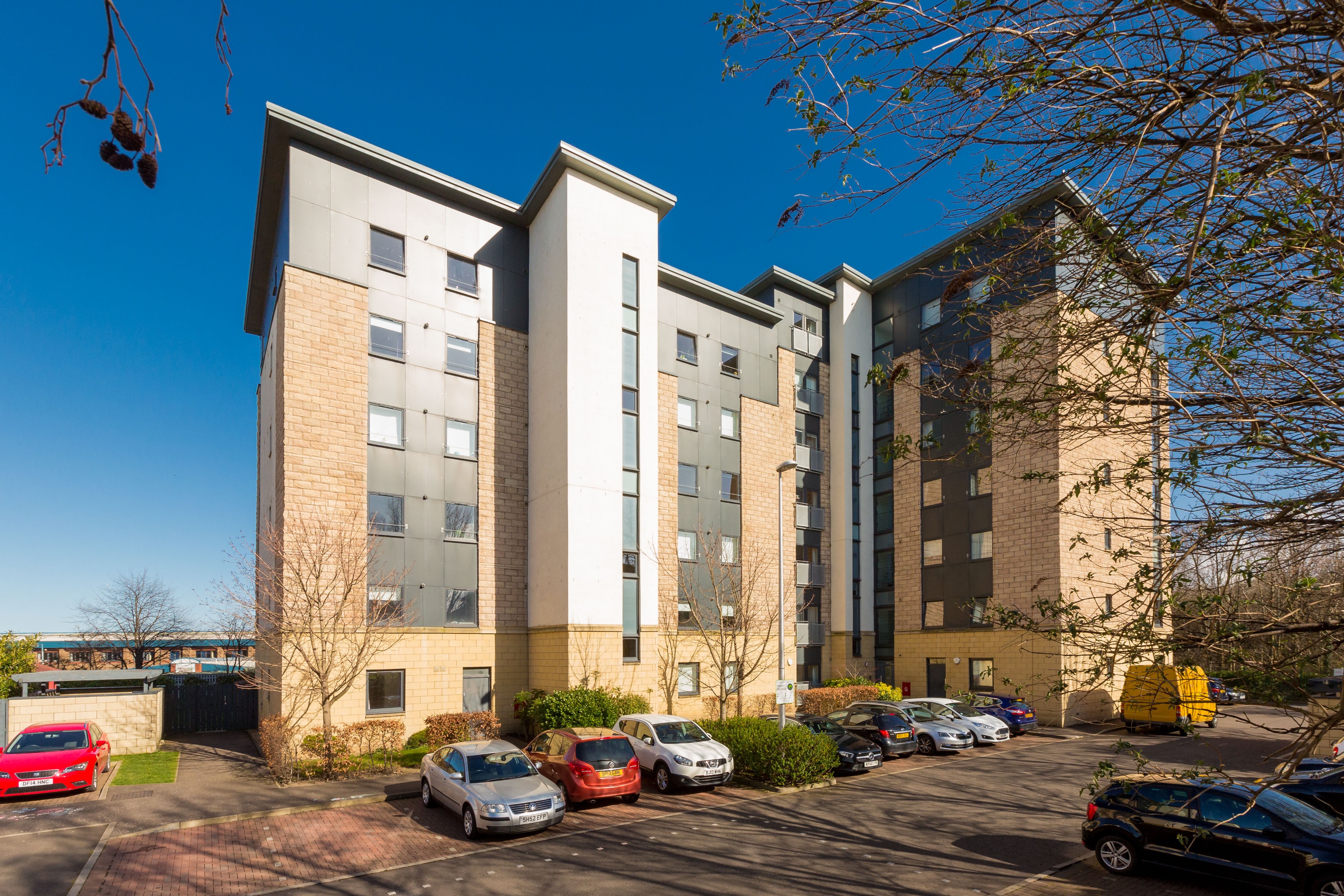 3 bedroom Apartment To Let