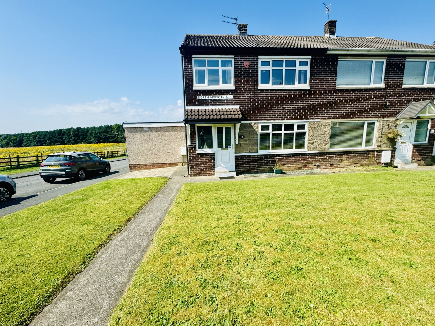 3 bedroom Semi-Detached For Sale