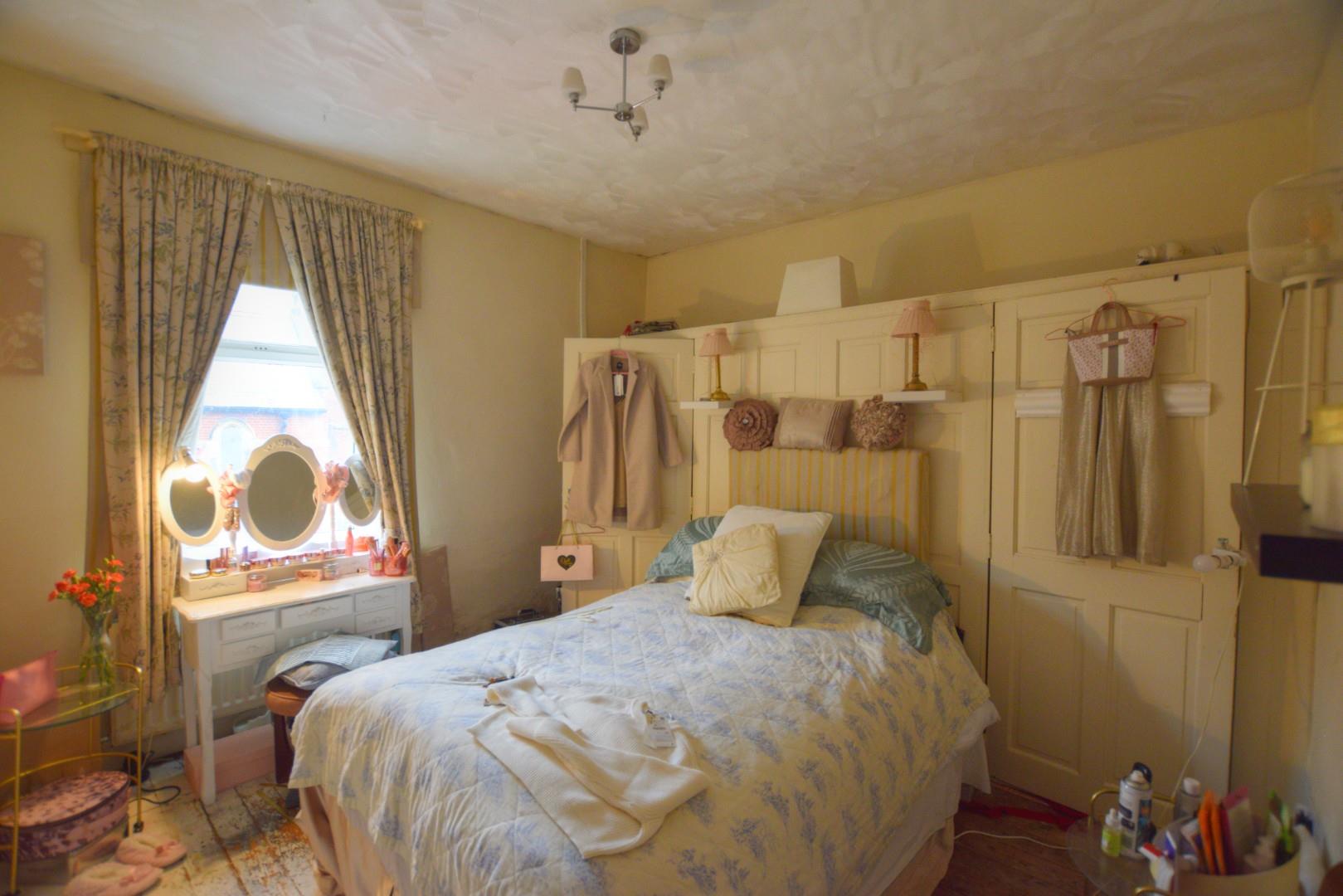 2 bedroom Terraced For Sale