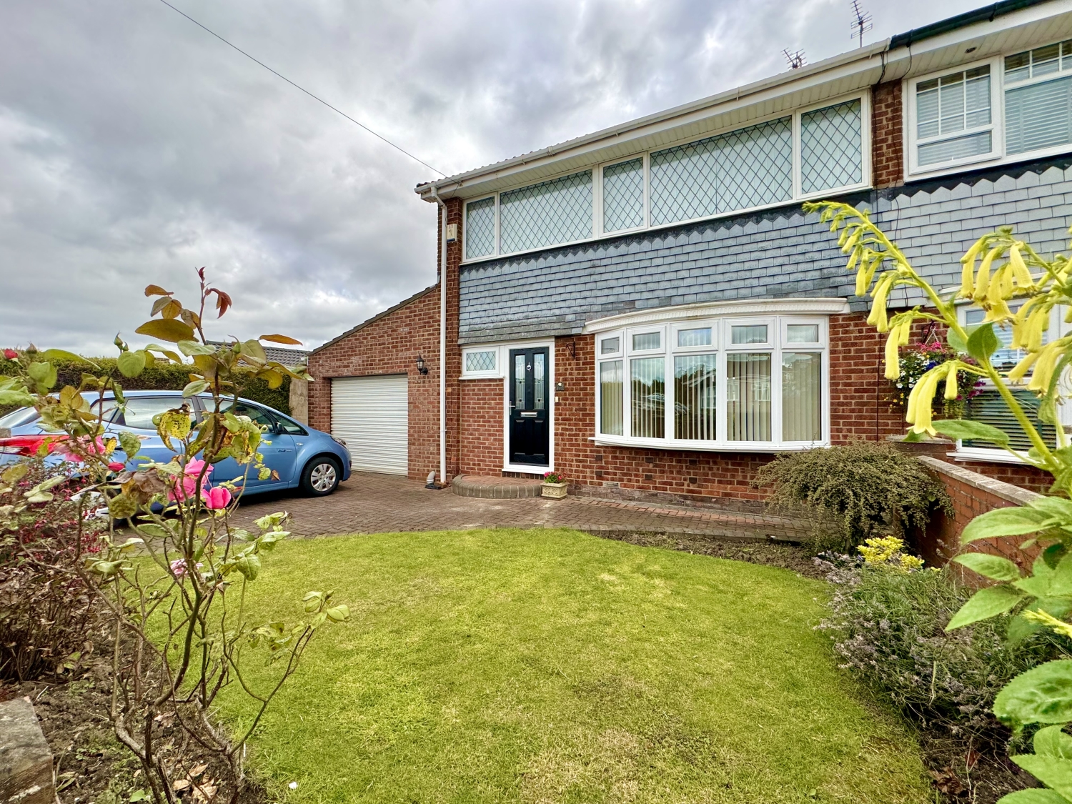3 bedroom Semi-Detached For Sale