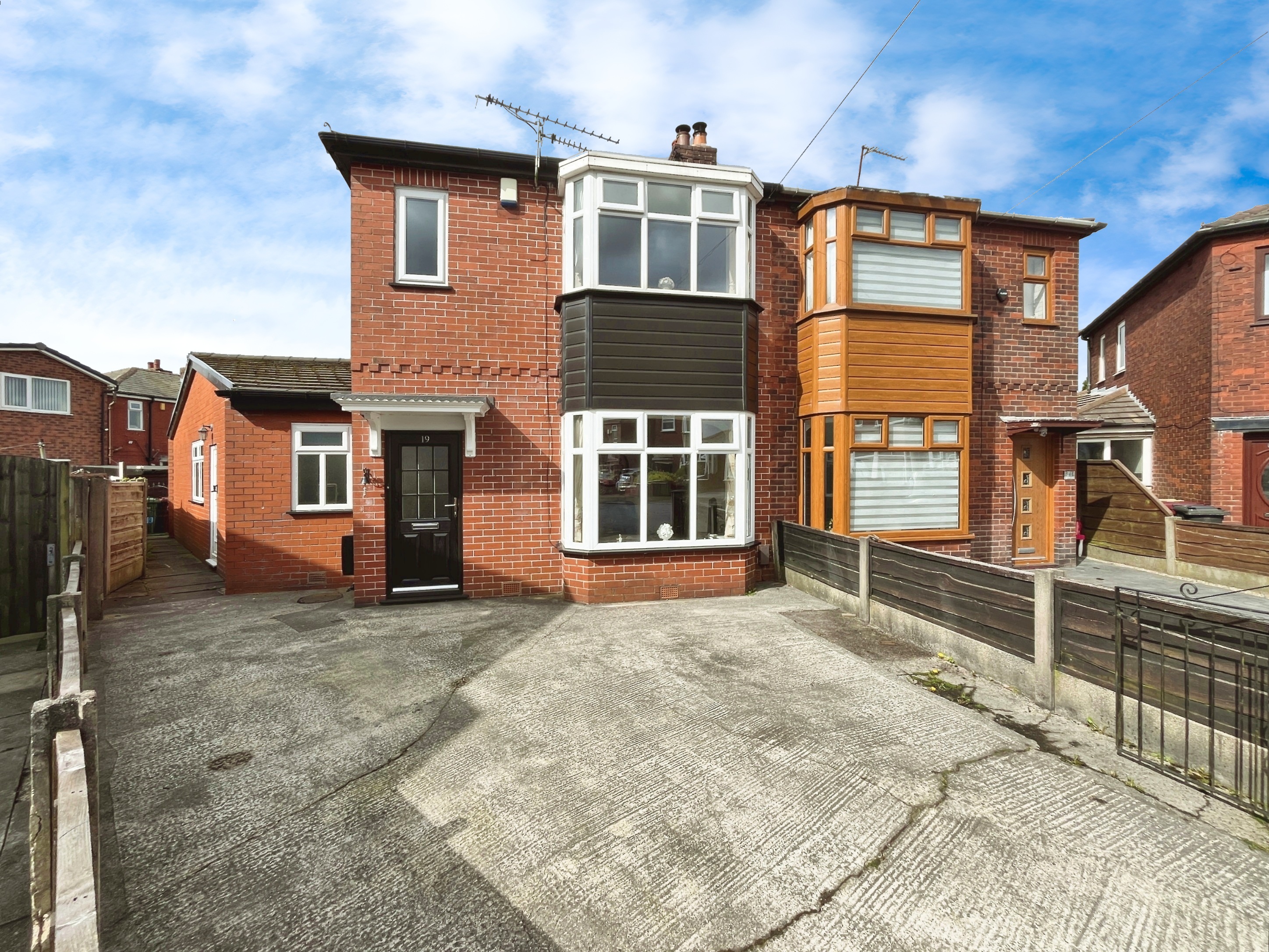 3 bedroom House For Sale