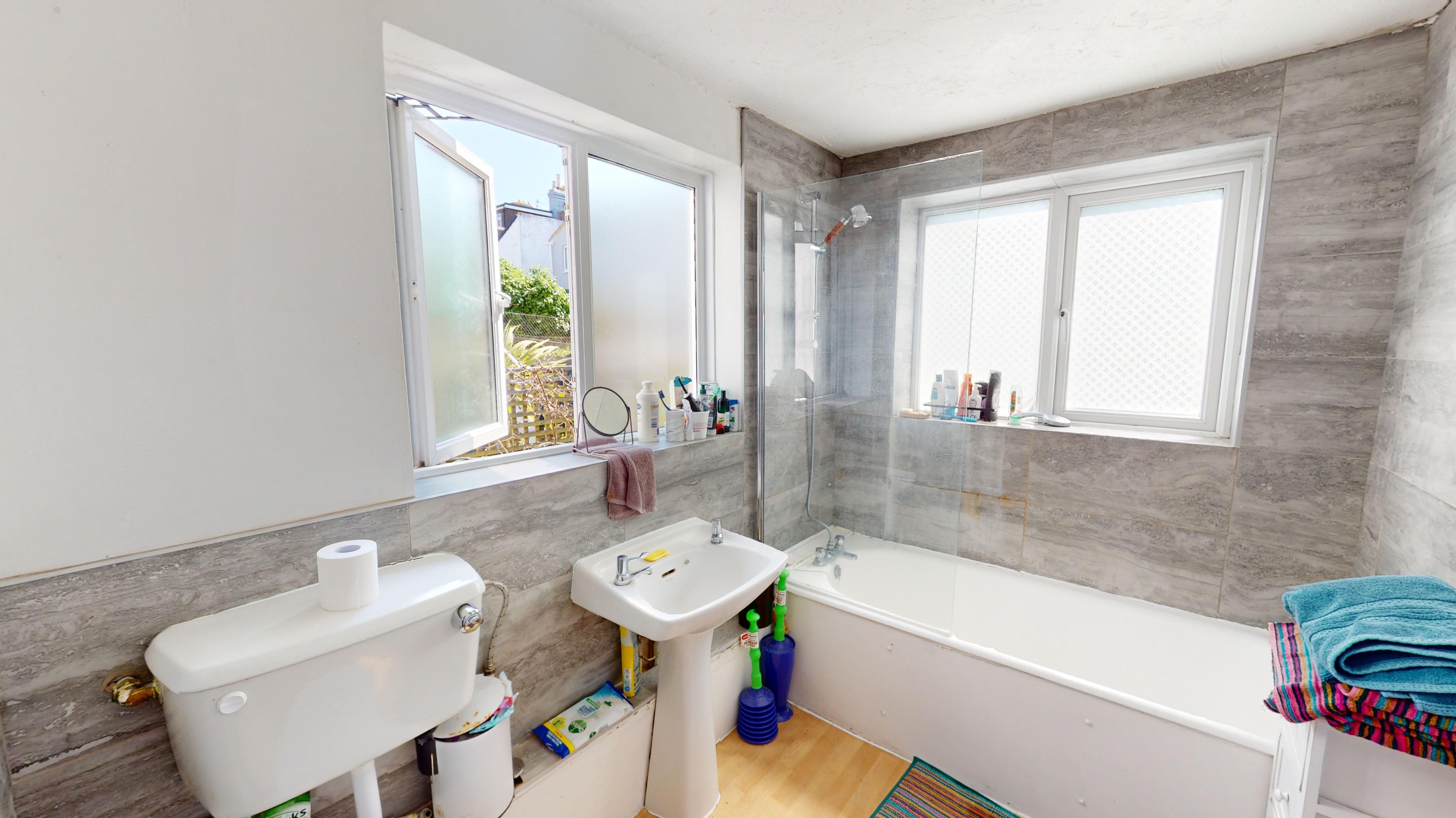 5 bedroom Terraced House To Let