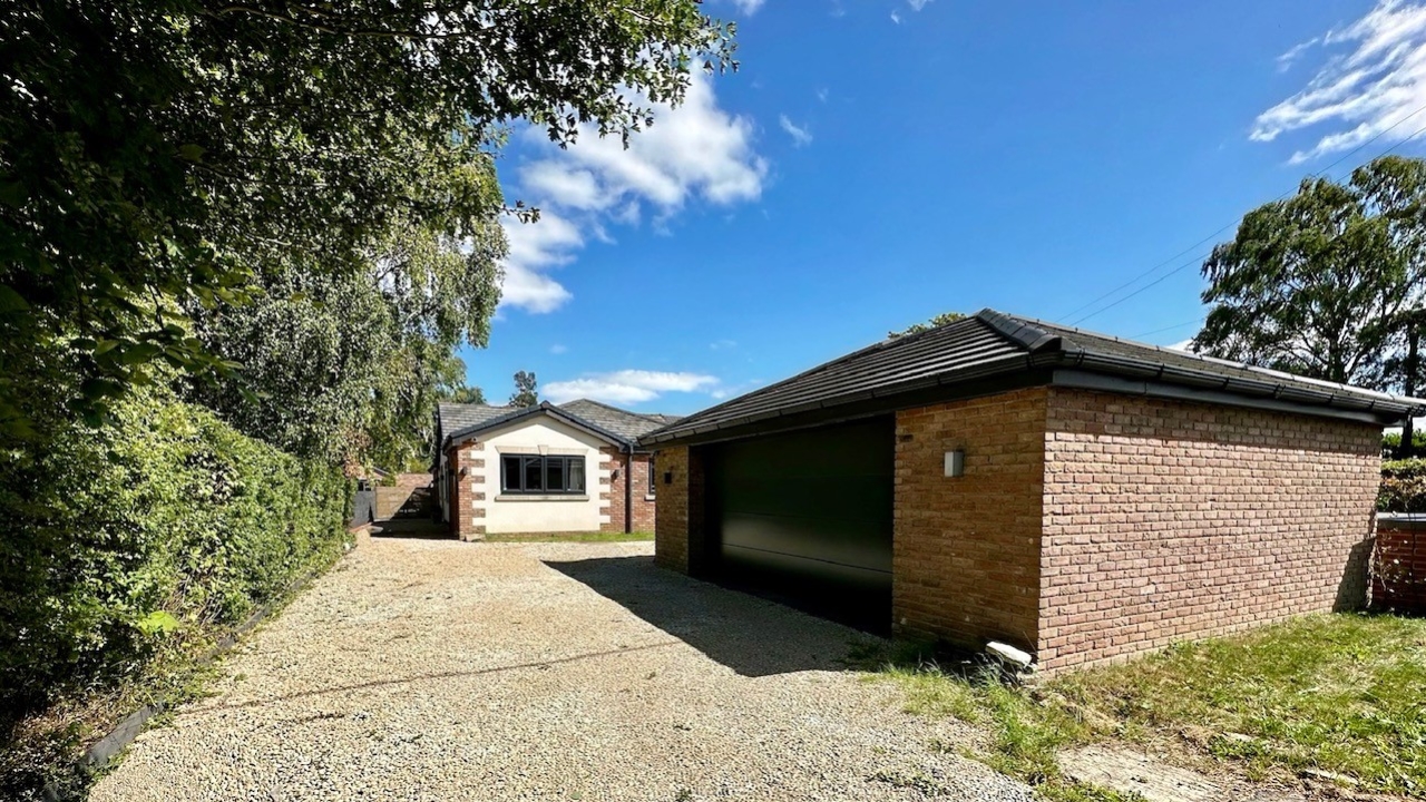 4 bedroom Semi-detached house Under Offer