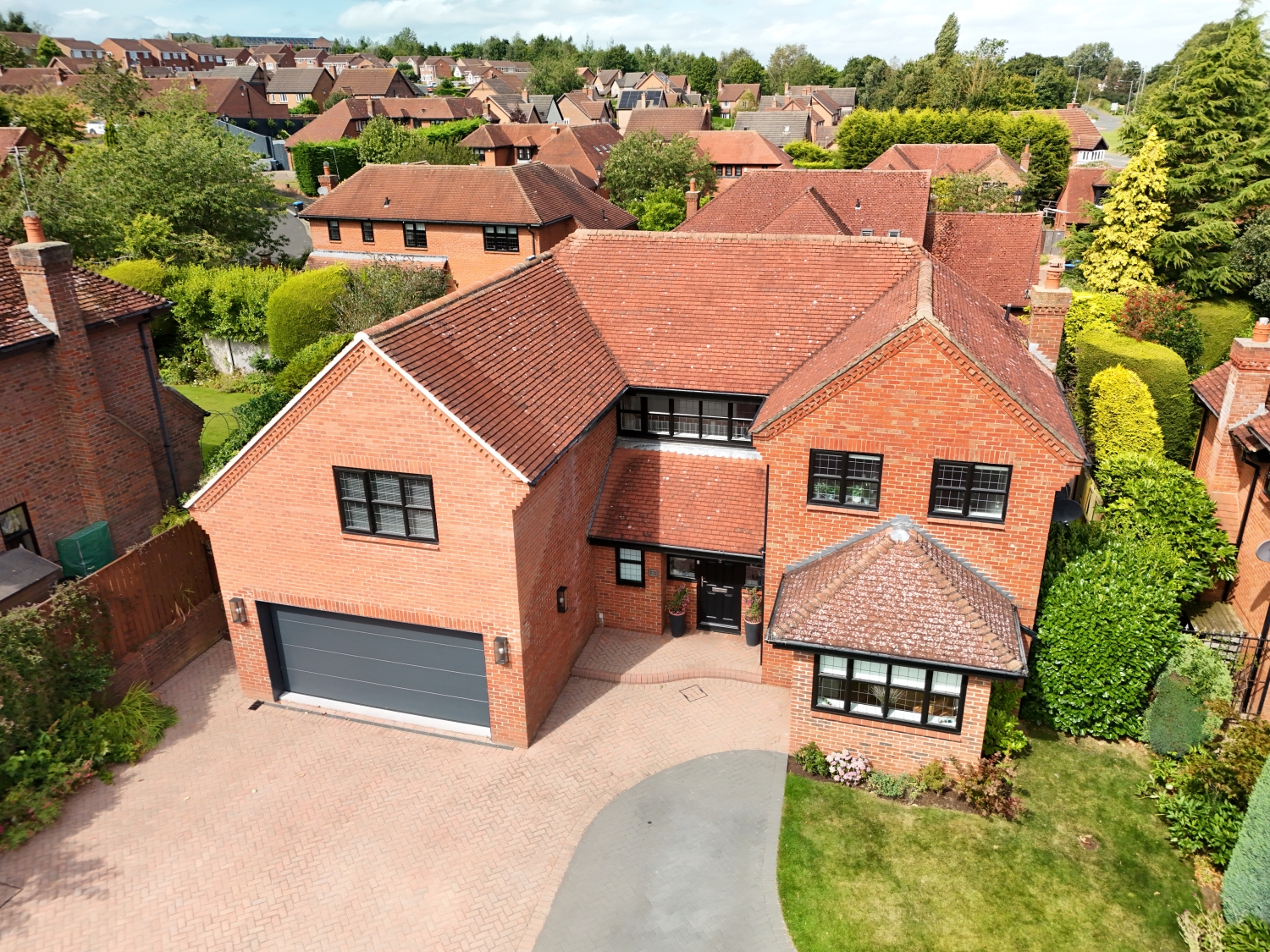 4 bedroom Detached Under Offer