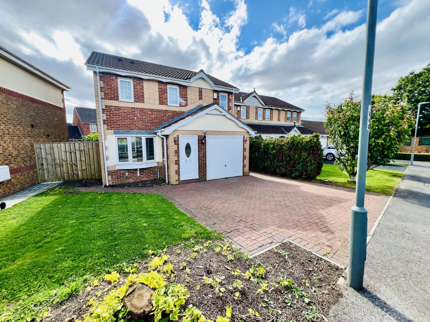 4 bedroom Detached Under Offer