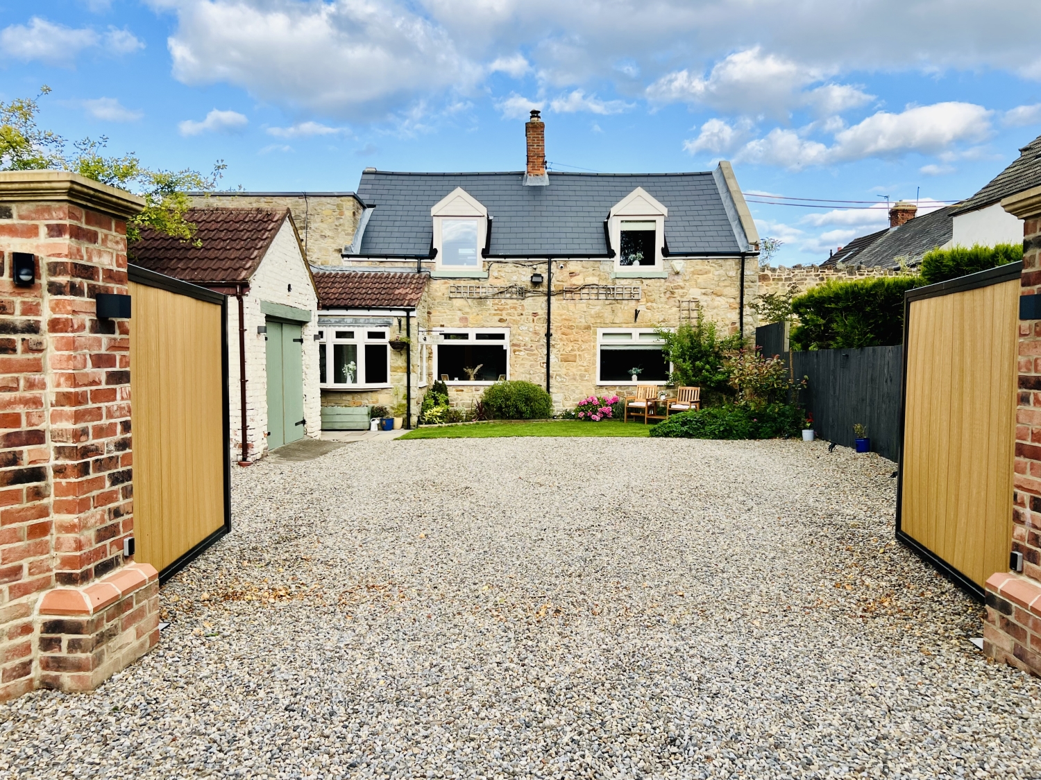 3 bedroom Detached house Under Offer