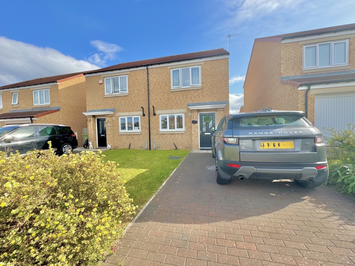 2 bedroom Semi-Detached For Sale
