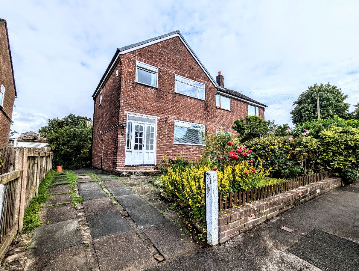 3 bedroom Semi-Detached For Sale