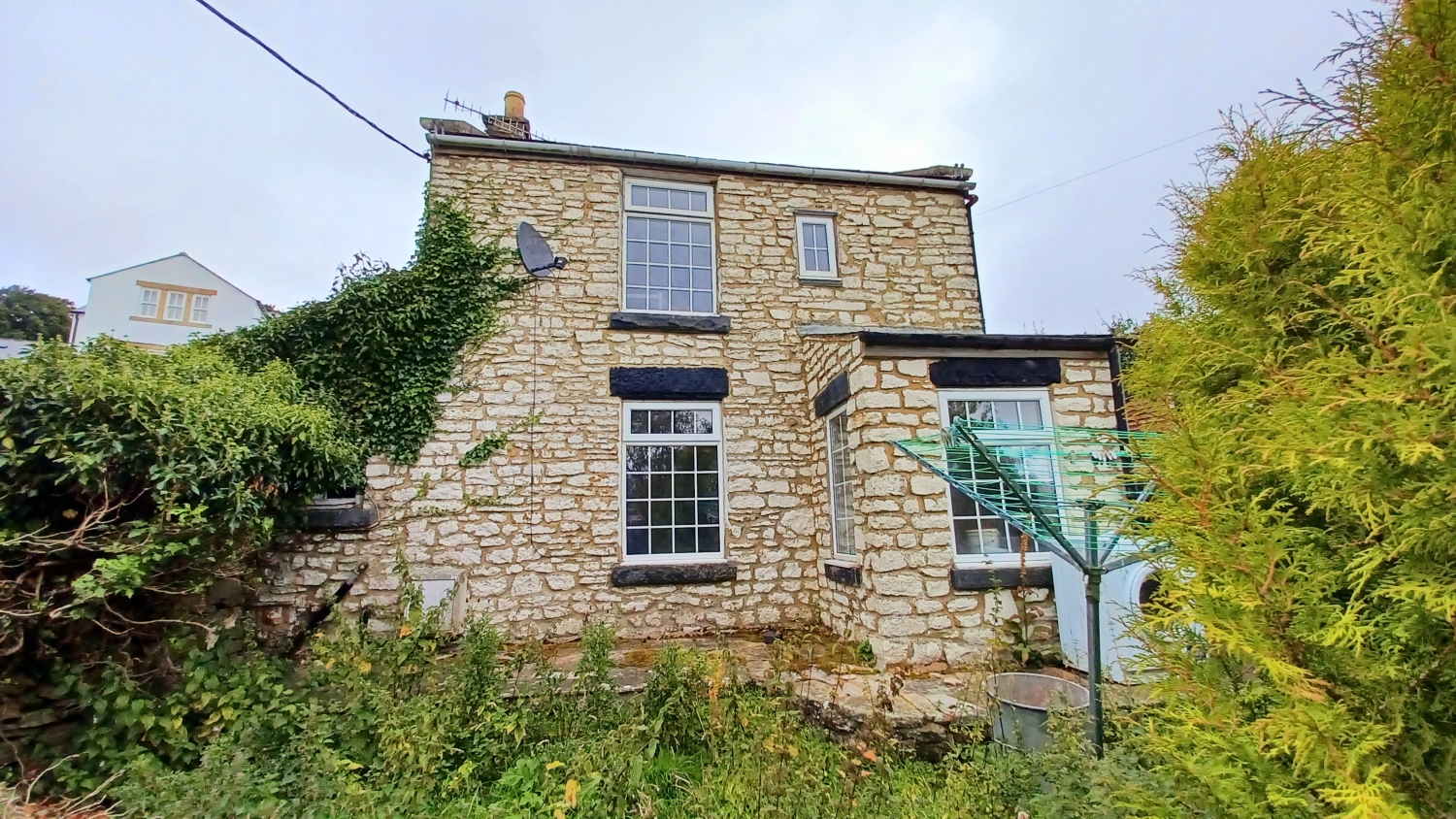 1 bedroom Detached For Sale