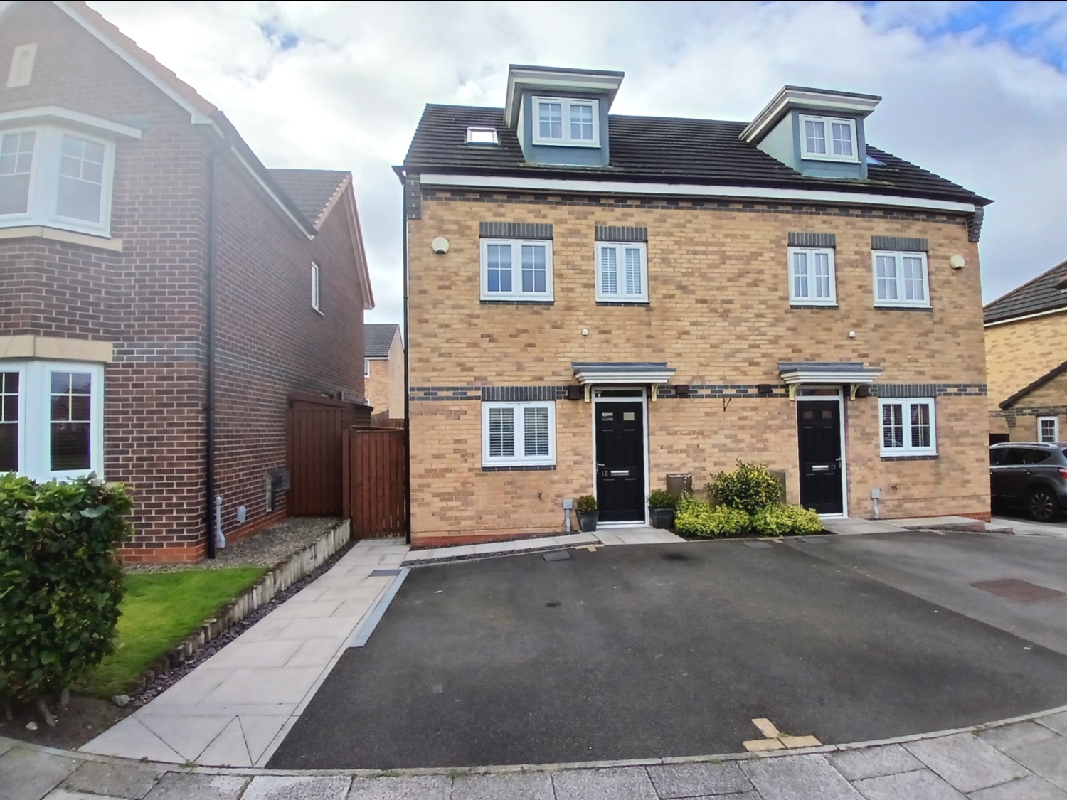 3 bedroom Semi-Detached For Sale