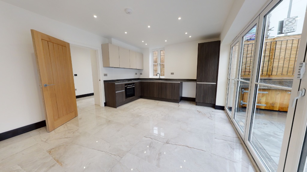 3 bedroom Detached House To Let
