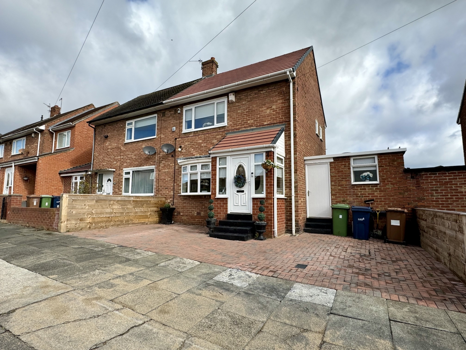 2 bedroom Semi-Detached For Sale
