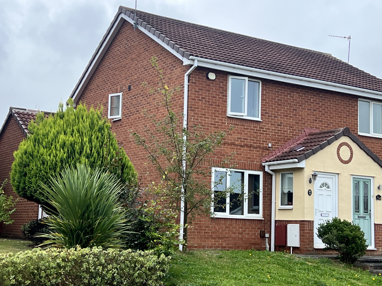 2 bedroom Semi-Detached For Sale