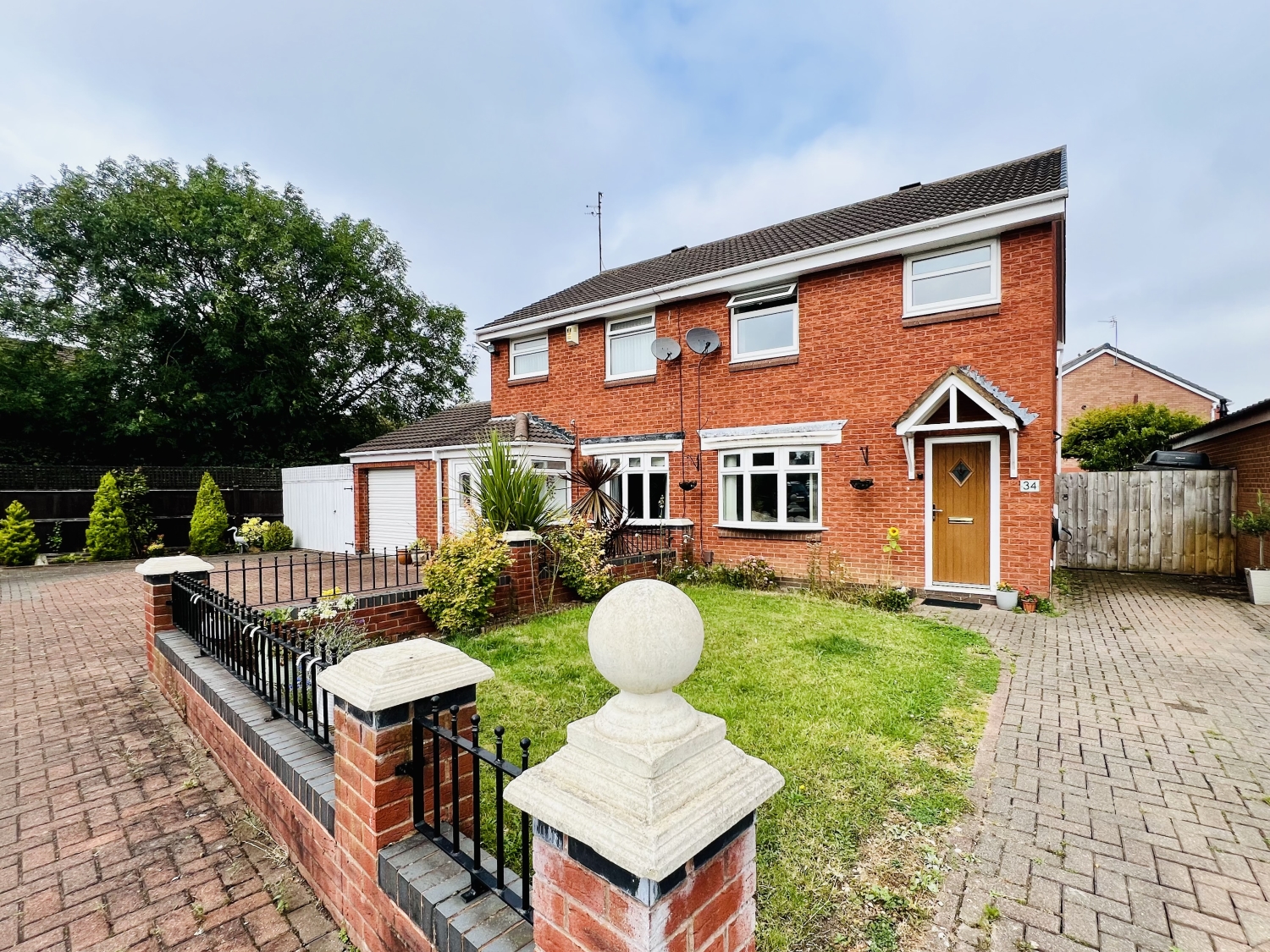 3 bedroom Semi-Detached For Sale
