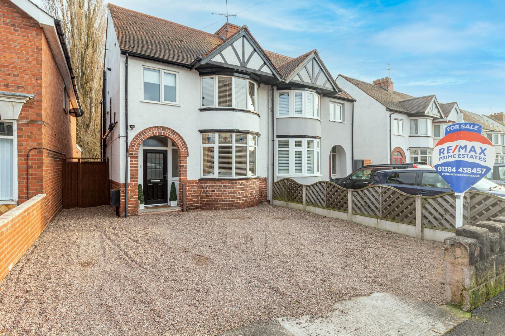 3 bedroom Semi-Detached House For Sale