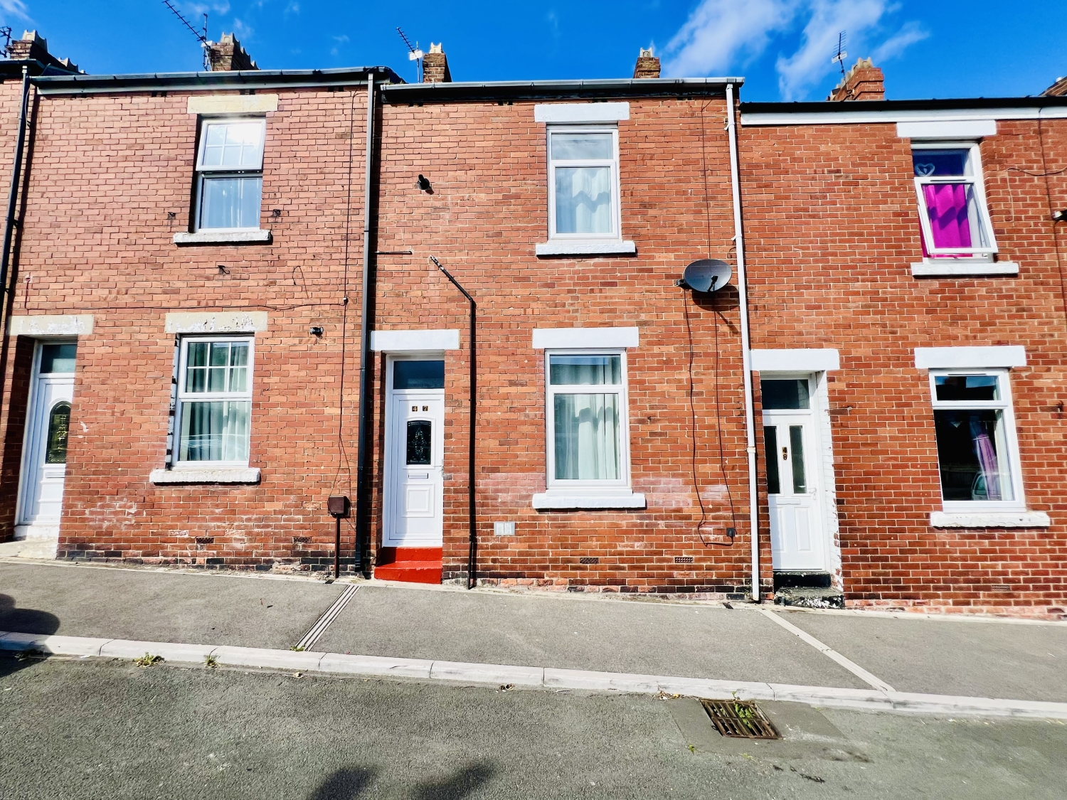 2 bedroom Terraced For Sale