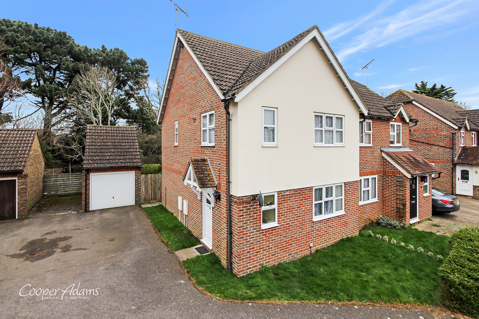 3 bedroom Semi-Detached House SSTC