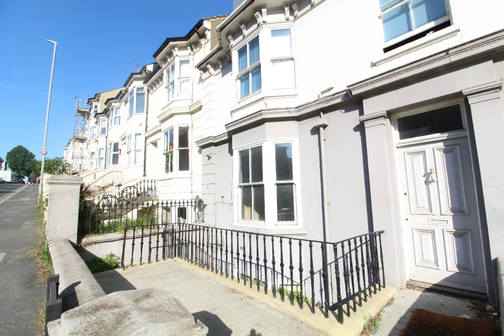2 bedroom Apartment Let agreed