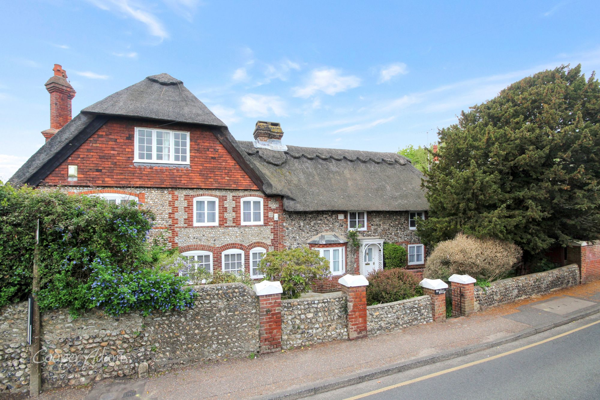 3 bedroom Cottage For Sale